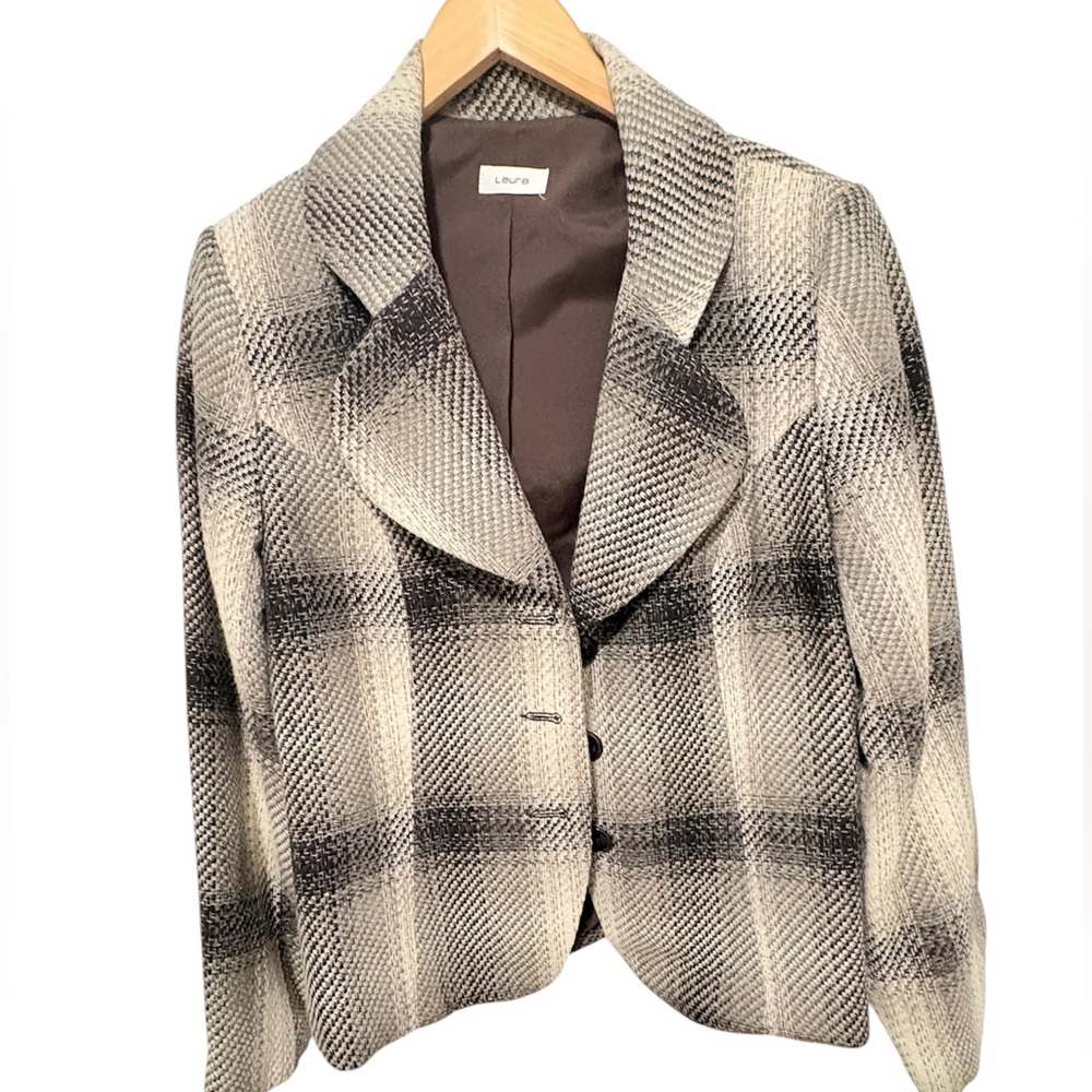Chic Plaid Blazer in Black and Cream